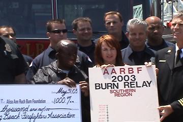 gal/Premieres_and_Events/2003_05_31_Firefighters_Burn_Relay/Images_by_Fifthd/fireburnrelay0004.JPG
